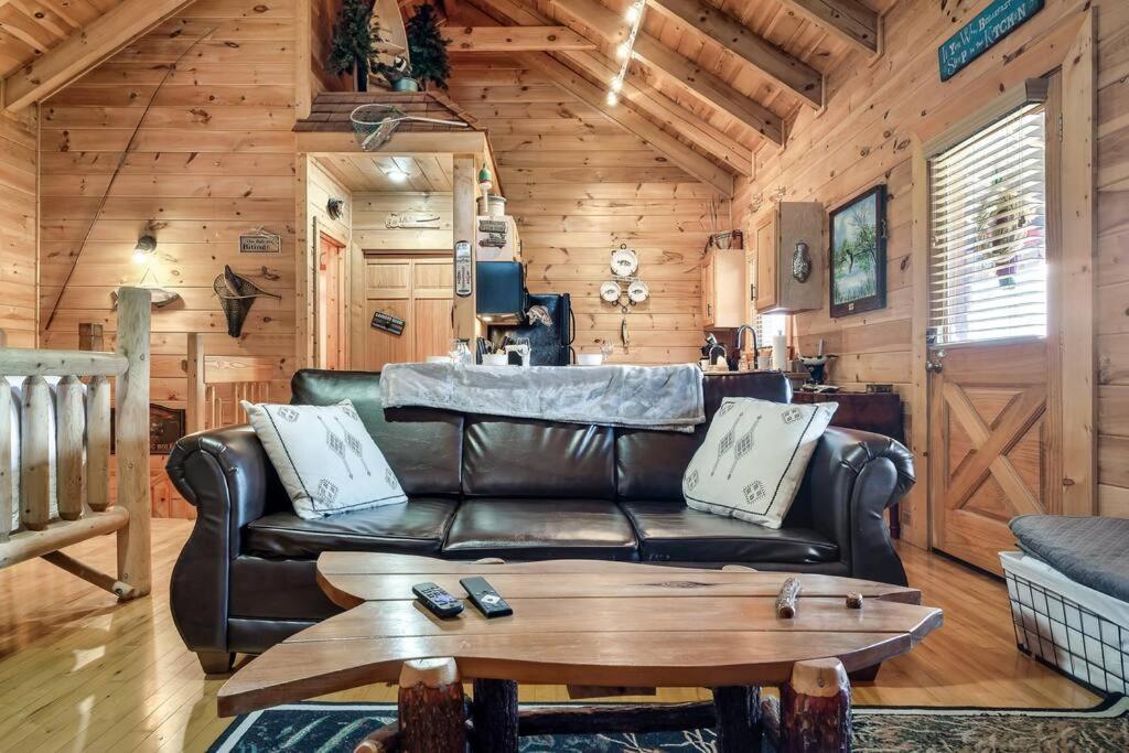 Spectacular Mtns Views With Private Hot Tub With Pool Table And Private Pond Villa Sevierville Exterior photo