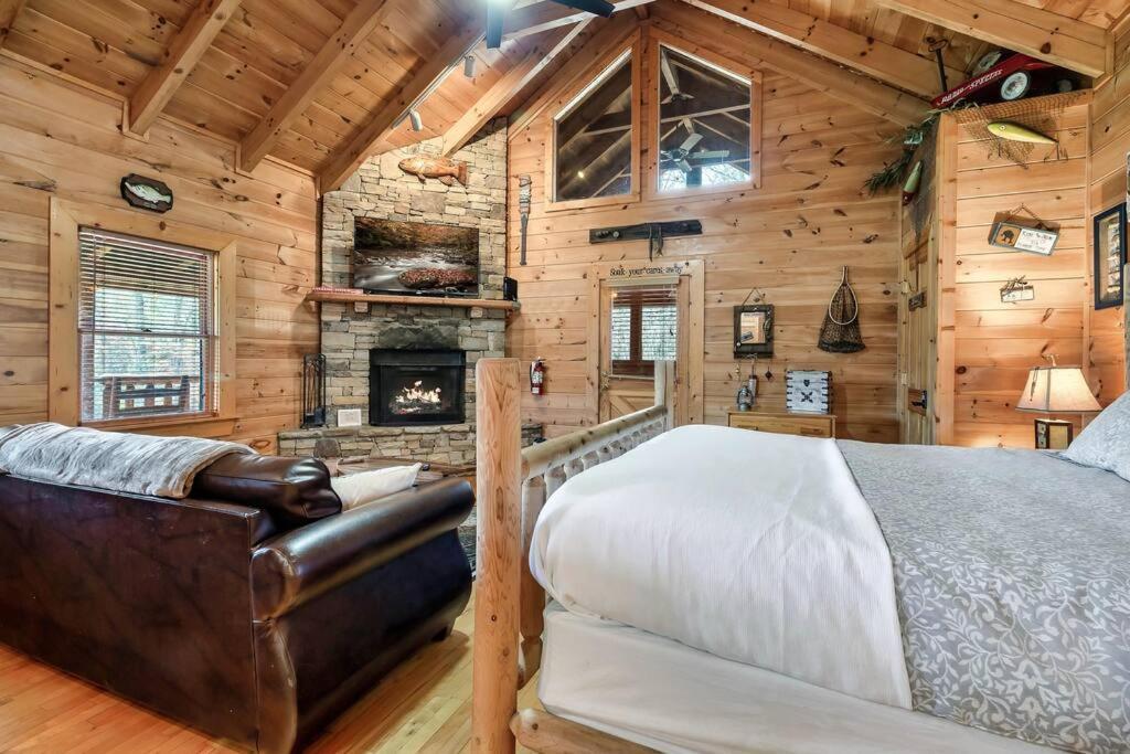 Spectacular Mtns Views With Private Hot Tub With Pool Table And Private Pond Villa Sevierville Exterior photo
