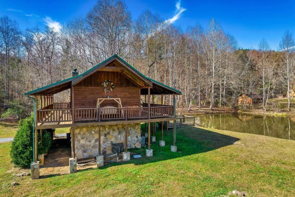 Spectacular Mtns Views With Private Hot Tub With Pool Table And Private Pond Villa Sevierville Exterior photo