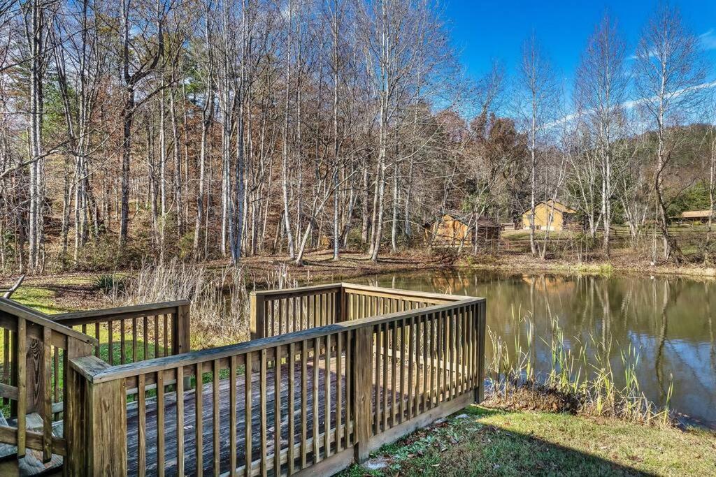 Spectacular Mtns Views With Private Hot Tub With Pool Table And Private Pond Villa Sevierville Exterior photo