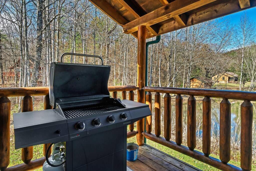 Spectacular Mtns Views With Private Hot Tub With Pool Table And Private Pond Villa Sevierville Exterior photo