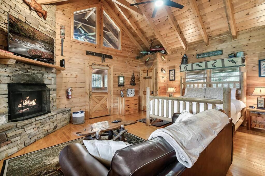 Spectacular Mtns Views With Private Hot Tub With Pool Table And Private Pond Villa Sevierville Exterior photo